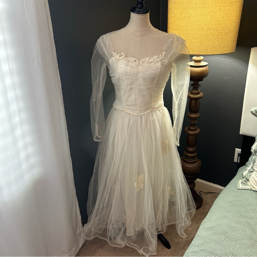 Vintage 1950s Elegant White Tulle Dress small long sleeves